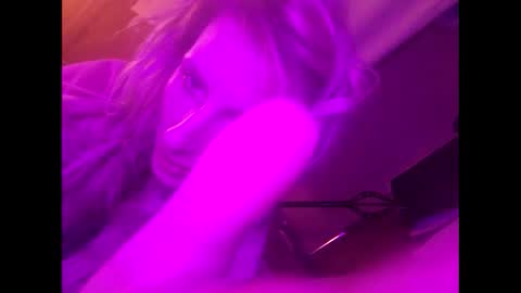 Snapshot of blondebellaaa3 chatting on 03.01.25 Gia  online show from 03.01.25