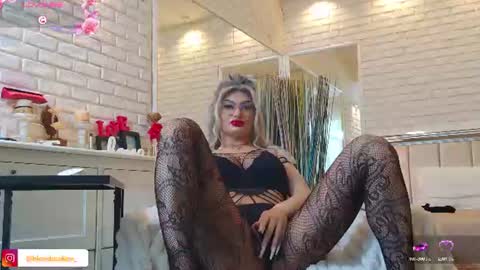 Snapshot of blondeceline chatting on 06.22.26 blondeceline online show from 06.22.26