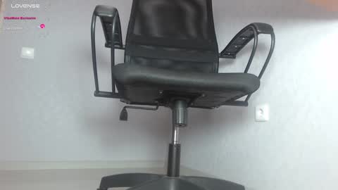 Im Di. I smell naked even when Im dressed. online show from 01.29.25