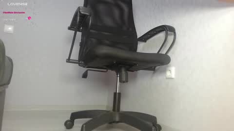 Im Di. I smell naked even when Im dressed. online show from 03.04.25