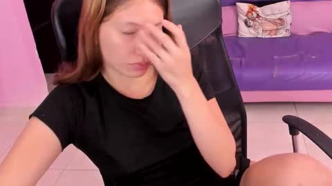 Snapshot of blondie_dirty_squirt chatting on 06.07.26 blondie_dirty_squirt online show from 06.07.26