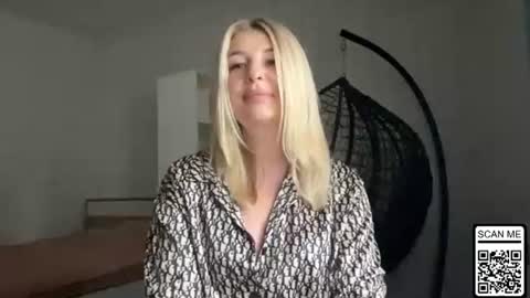 Snapshot of blondie_xoxoxo chatting on 06.27.26 blondie_xoxoxo online show from 06.27.26