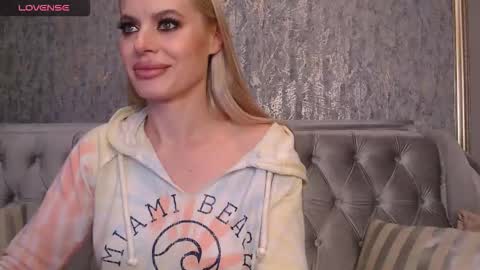 Helen online show from 09.27.25