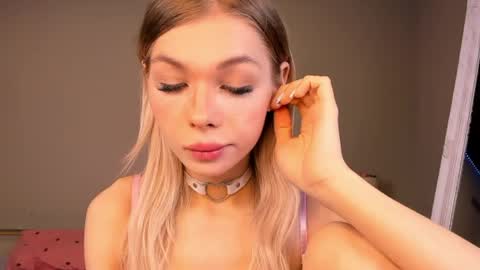 Snapshot of blondy_fina chatting on 05.12.26 blondy_fina online show from 05.12.26