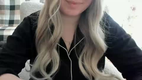 Snapshot of blondymargaret chatting on 02.28.25 blondymargaret online show from 02.28.25
