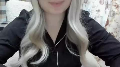 Snapshot of blondymargaret chatting on 03.08.25 blondymargaret online show from 03.08.25