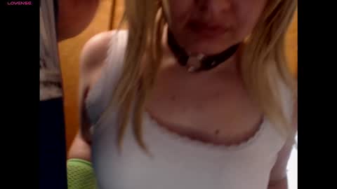 Snapshot of blontsex chatting on 01.27.25 Blontsex online show from 01.27.25