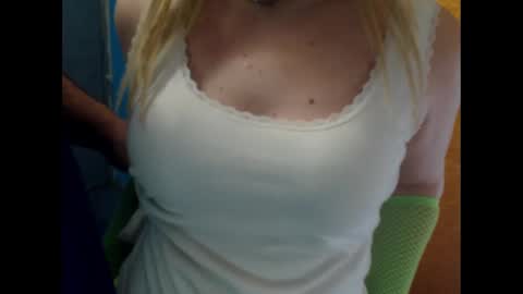 Snapshot of blontsex chatting on 02.11.25 Blontsex online show from 02.11.25
