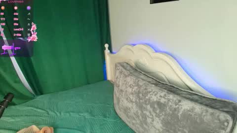 Snapshot of blowjob_queeny chatting on 09.30.25 Welcome guysMy name KatePVT its Open online show from 09.30.25