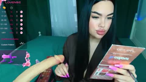Snapshot of blowjob_queeny chatting on 10.25.25 Welcome guysMy name KatePVT its Open online show from 10.25.25