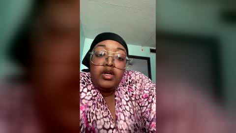 Snapshot of blucinnamon chatting on 03.15.26 blucinnamon online show from 03.15.26