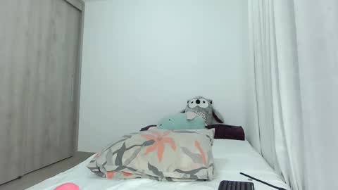 Snapshot of bluediamond_ chatting on 02.20.25 bluediamond_ online show from 02.20.25