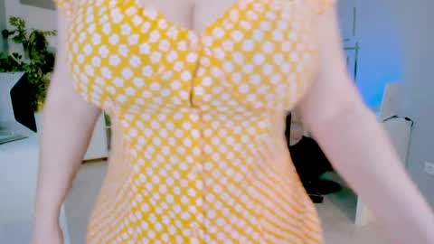 Snapshot of bluediamondsdreams chatting on 05.20.26 bluediamondsdreams online show from 05.20.26