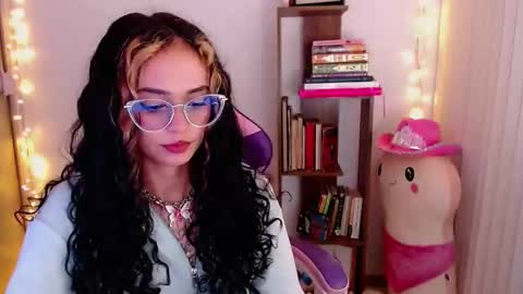 Im Abril .. Nice to meet you  thumb up me please its important  INDEPENDENT MODEL online show from 10.21.25
