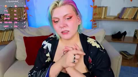 Hi my name is Lunaray online show from 10.11.25