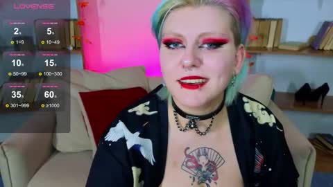 Hi my name is Lunaray online show from 10.13.25