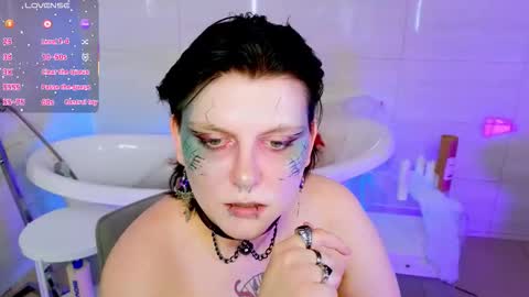 Hi my name is Lunaray online show from 10.25.25