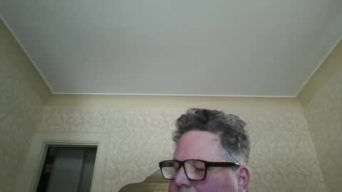 Snapshot of bluemoose70 chatting on 01.10.25 bluemoose70 online show from 01.10.25