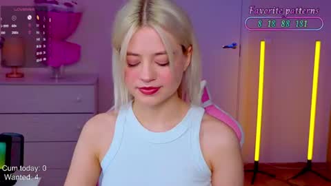 Snapshot of blush_im_crush chatting on 06.27.26 Wendy online show from 06.27.26