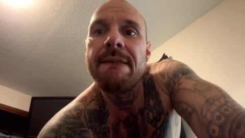 Snapshot of bodyart85_19 chatting on 12.12.24 Bodyart85 19 online show from 12.12.24