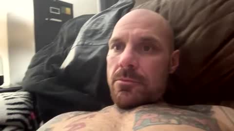 Snapshot of bodyart85_19 chatting on 12.23.24 Bodyart85 19 online show from 12.23.24