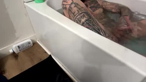 Snapshot of bodyart85_19 chatting on 01.31.25 Bodyart85 19 online show from 01.31.25