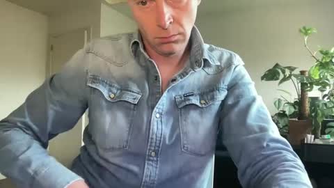 Snapshot of boegieboy76 chatting on 03.11.25 ask me online show from 03.11.25