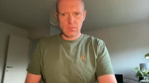 Snapshot of boegieboy76 chatting on 09.30.25 ask me online show from 09.30.25