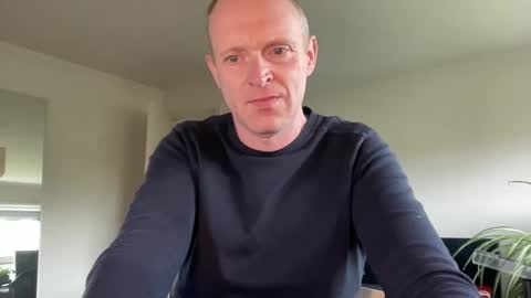 Snapshot of boegieboy76 chatting on 10.14.25 ask me online show from 10.14.25