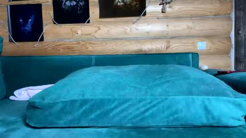 Nail and Olivia online show from 11.03.25