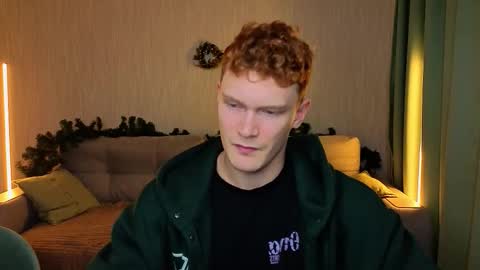 Snapshot of boicute chatting on 12.22.25 ALEXPVT IS OPEN online show from 12.22.25