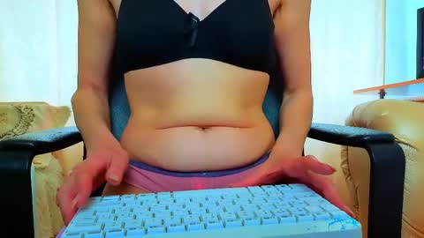 Mia online show from 04.17.26