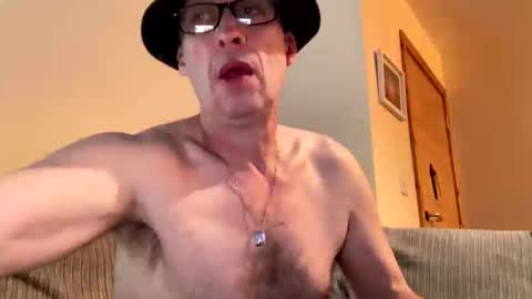 Snapshot of bon45433 chatting on 12.22.25 bon45433 online show from 12.22.25