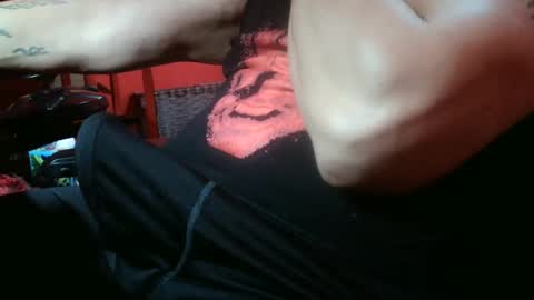 Snapshot of bondomorales chatting on 10.26.25 bondomorales online show from 10.26.25