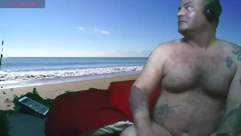 Snapshot of bongolian chatting on 01.08.25 SkullBone online show from 01.08.25