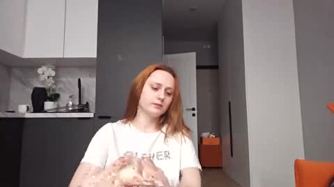 Snapshot of bonne_chance chatting on 02.21.25 bonne_chance online show from 02.21.25