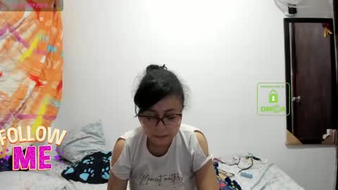 Snapshot of bonnie_lam_ chatting on 05.25.26 bonnie lam hello welcome to my room I hope you have fun and you can reach your maximum pleasure here with me online show from 05.25.26