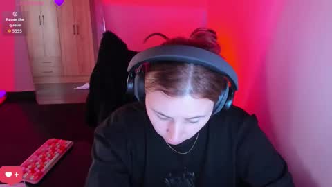 Bonnie Help me reach 500 likes online show from 03.05.26