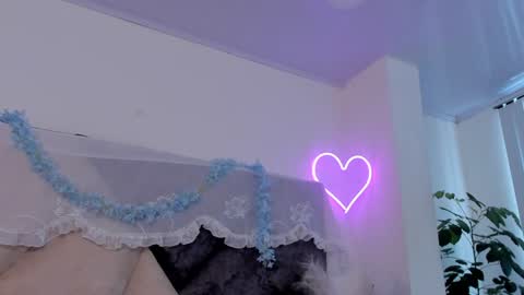 Snapshot of bonniecute_ chatting on 12.14.24 online show from 12.14.24