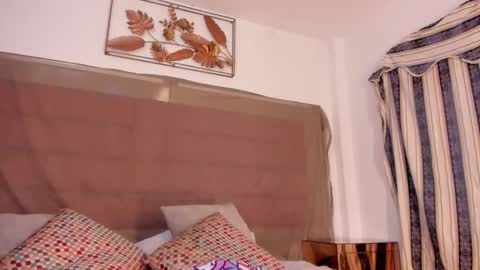 Snapshot of bonniecute_ chatting on 10.21.25 online show from 10.21.25