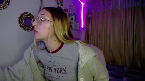 Snapshot of bonny_clyde_xx_ chatting on 12.10.24 Soffy Brooks Independent model online show from 12.10.24