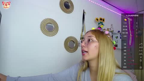 Snapshot of bonny_clyde_xx_ chatting on 12.23.24 Soffy Brooks Independent model online show from 12.23.24