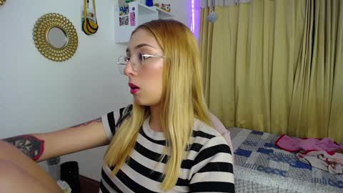 Snapshot of bonny_clyde_xx_ chatting on 01.21.25 Soffy Brooks Independent model online show from 01.21.25