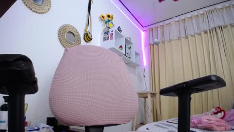 Snapshot of bonny_clyde_xx_ chatting on 02.01.25 Soffy Brooks Independent model online show from 02.01.25