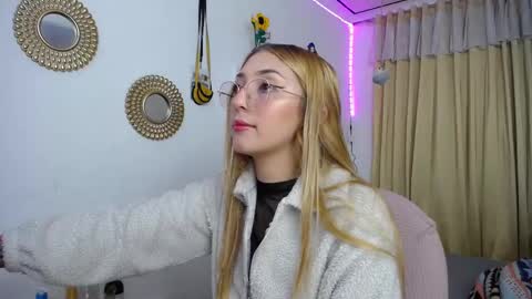 Snapshot of bonny_clyde_xx_ chatting on 03.05.25 Soffy Brooks Independent model online show from 03.05.25