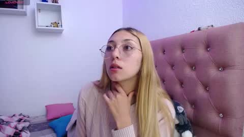 Snapshot of bonny_clyde_xx_ chatting on 09.10.25 Soffy Brooks Independent model online show from 09.10.25