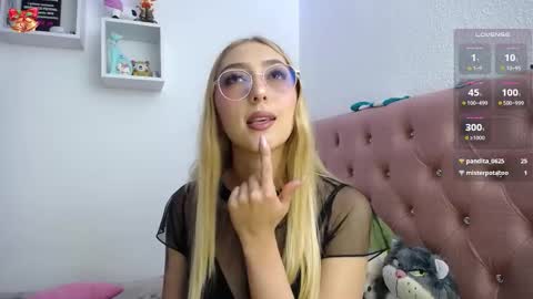 Soffy Brooks Independent model online show from 11.11.25