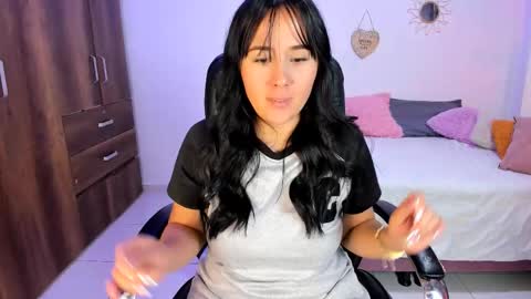 sofia  online show from 12.19.25