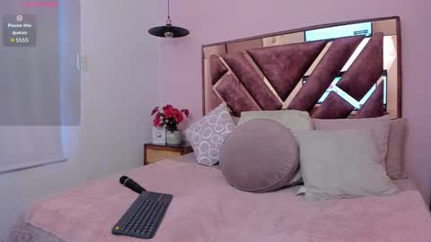 Snapshot of bonny_jones2 chatting on 09.22.25 Bonny Jones online show from 09.22.25