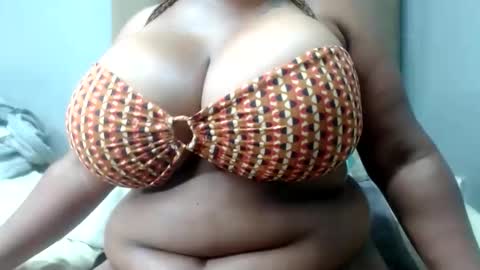 Snapshot of boobshoney95 chatting on 11.25.25 boobshoney95 online show from 11.25.25